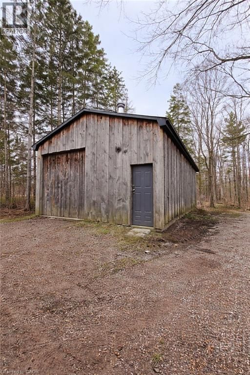 4766 HYNDMAN DRIVE Image 43