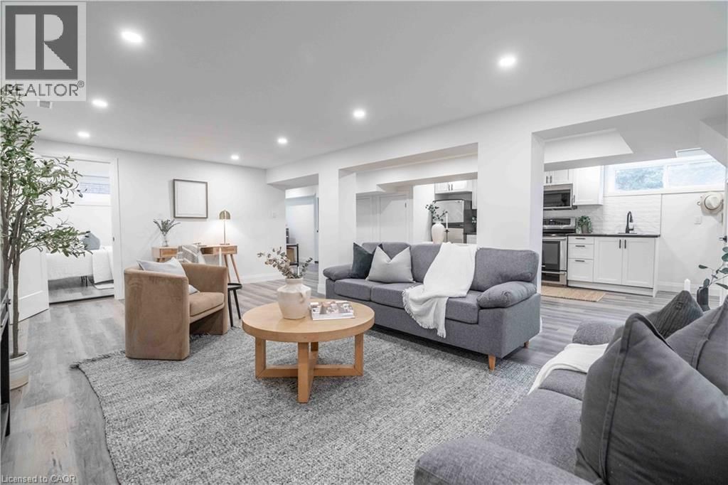 67 TOBY CRESCENT Image 31