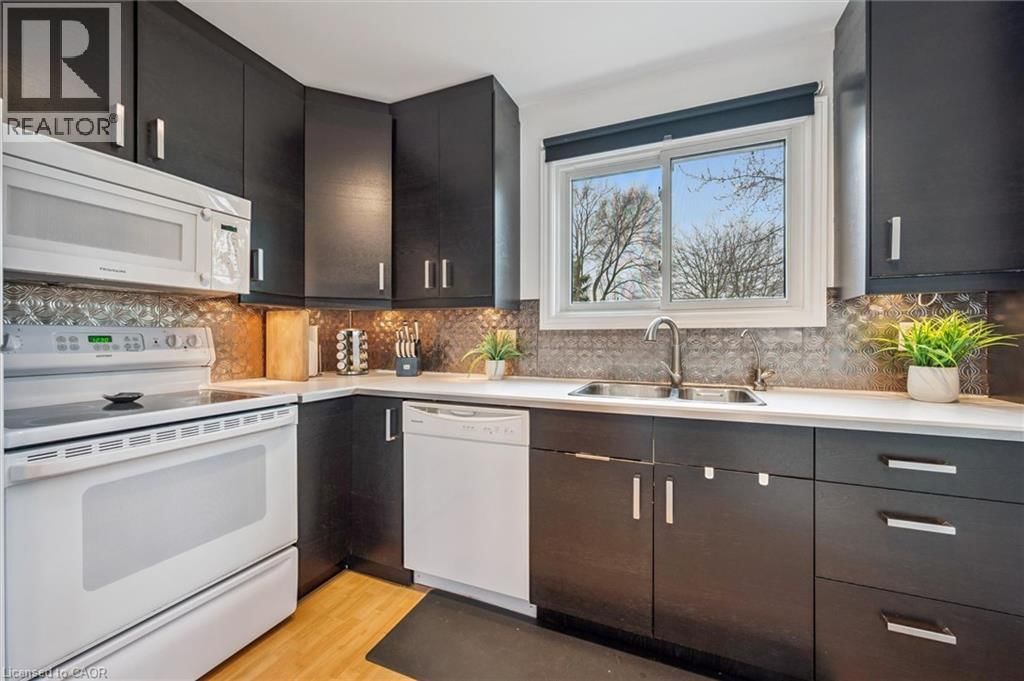 A - 423 CADBURY COURT Image 16