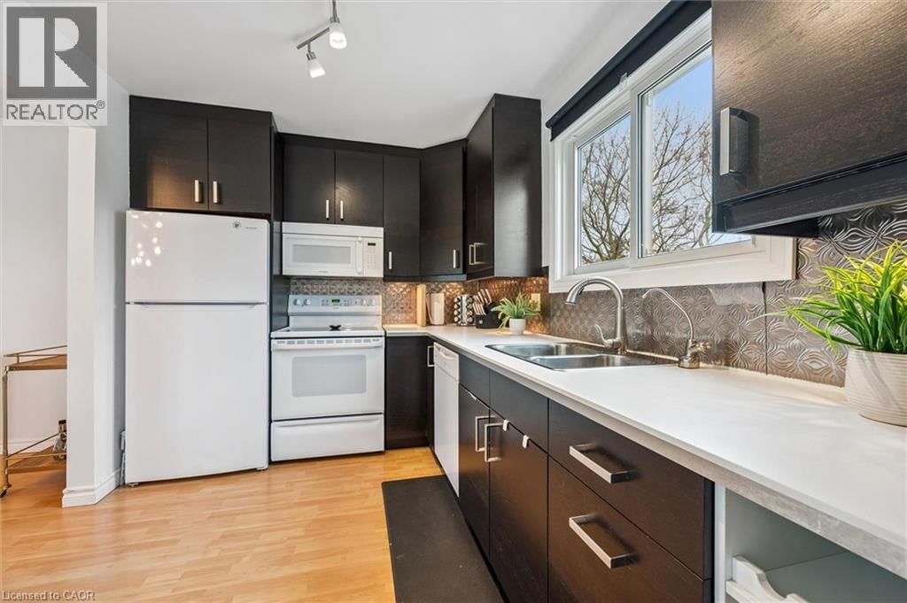 A - 423 CADBURY COURT Image 17