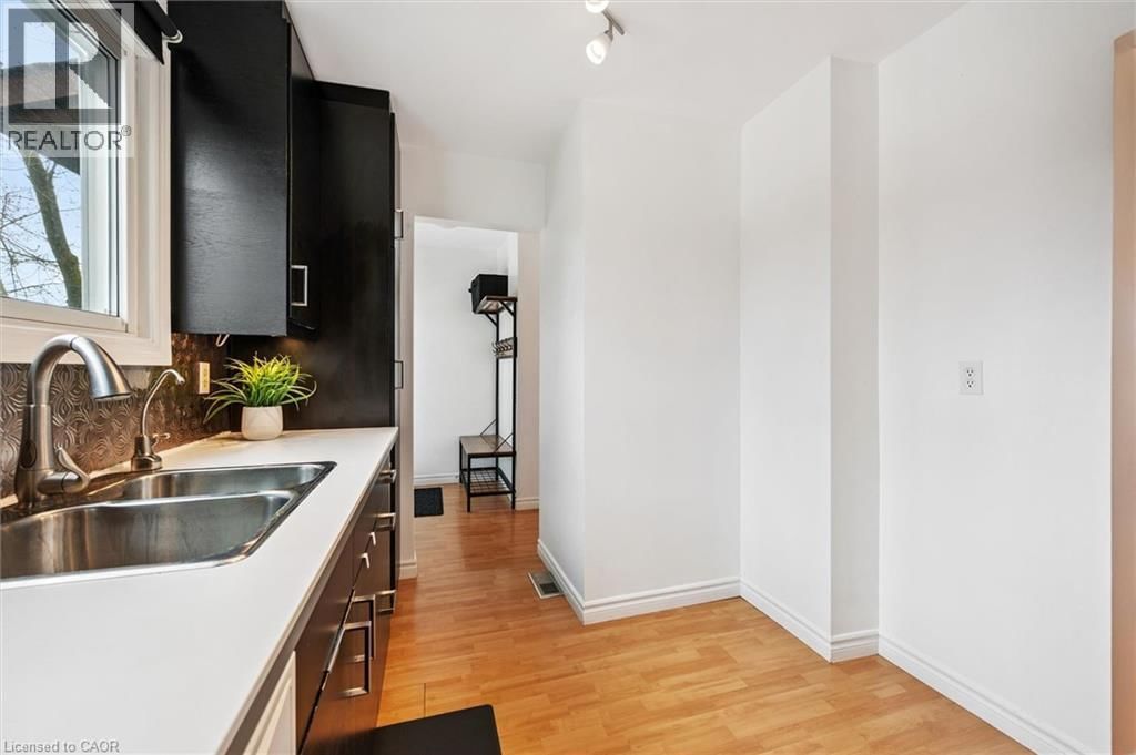 A - 423 CADBURY COURT Image 18