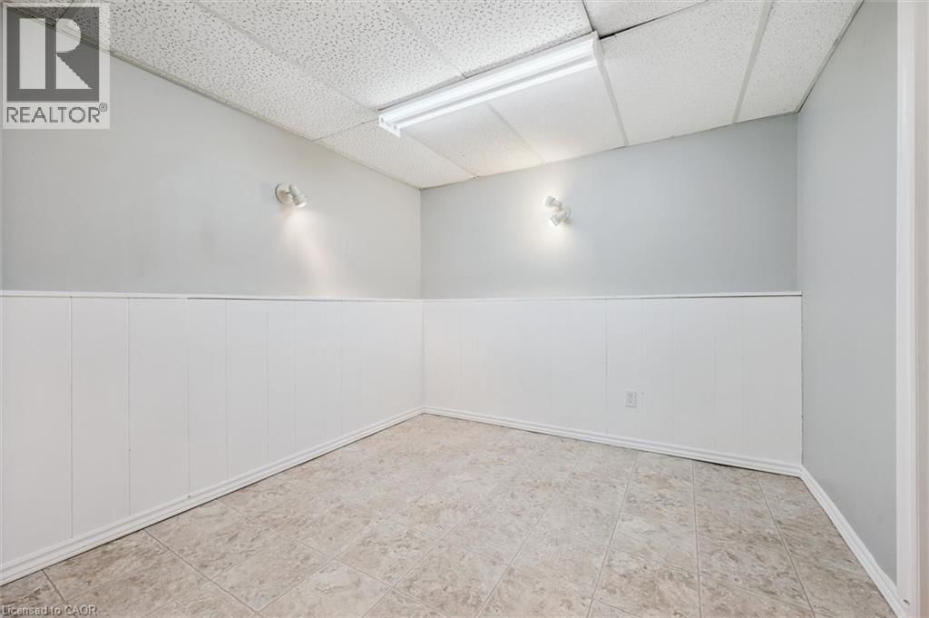 A - 423 CADBURY COURT Image 29