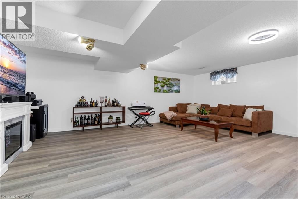 51 INDEPENDENCE DRIVE Image 19