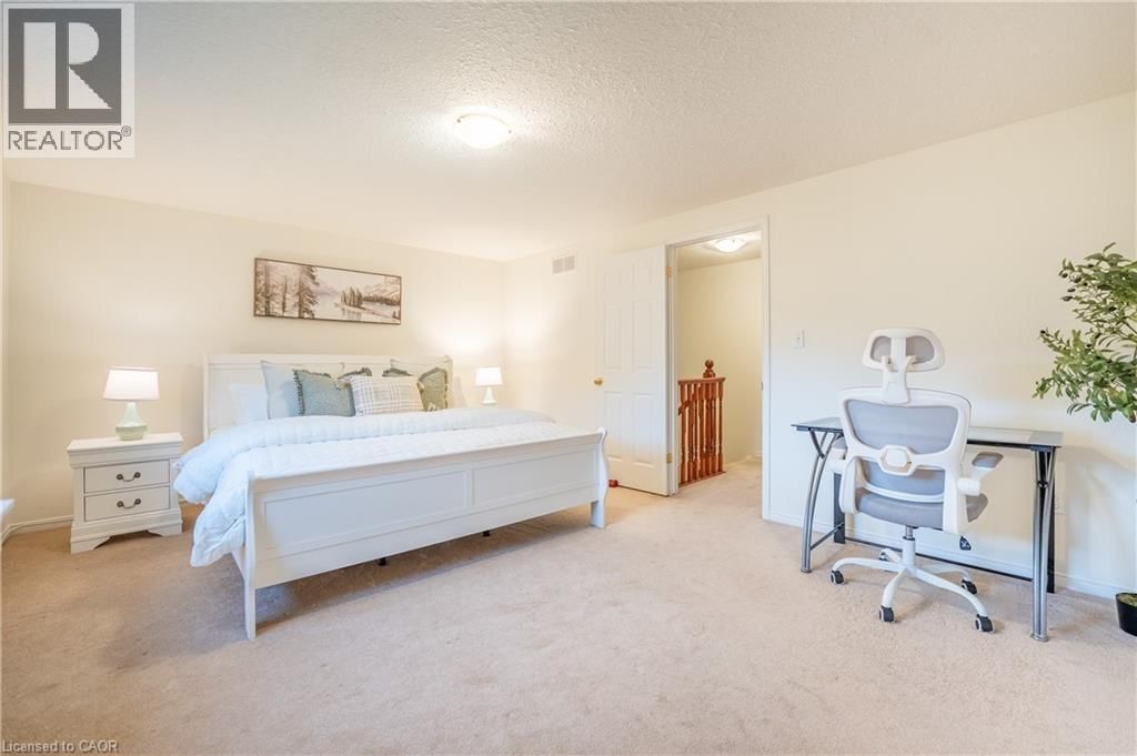 30 FALLOWFIELD DRIVE Image 23