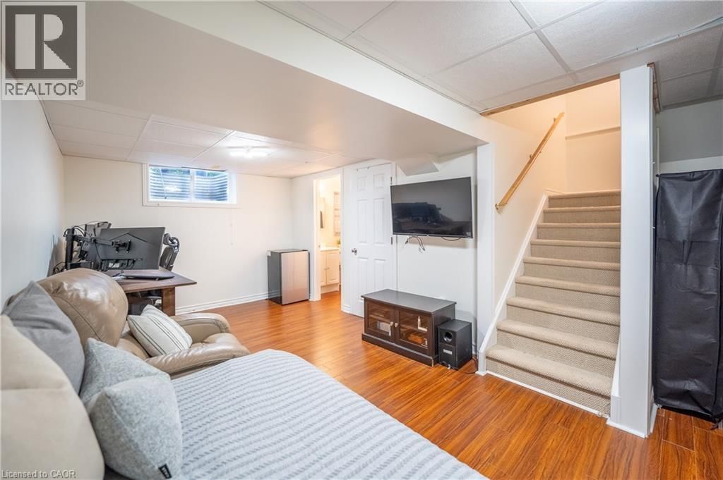 30 FALLOWFIELD DRIVE Image 32