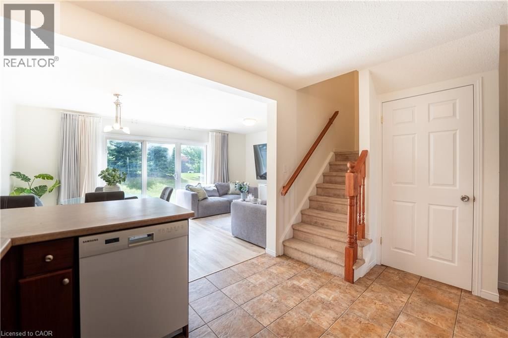 30 FALLOWFIELD DRIVE Image 8