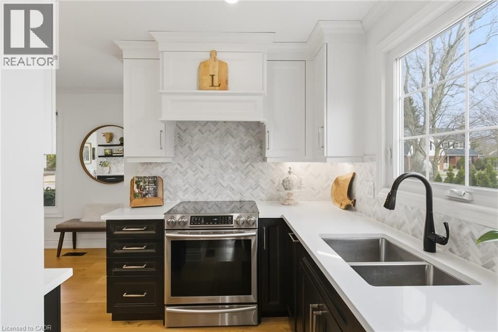 620 CHARLOTTE STREET Image 11