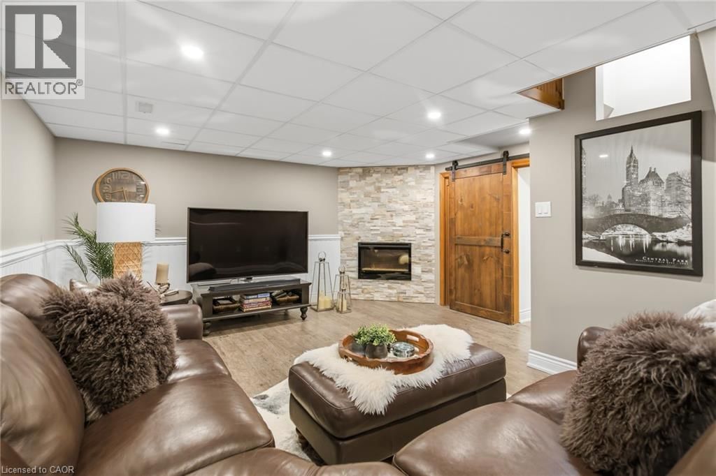 620 CHARLOTTE STREET Image 28