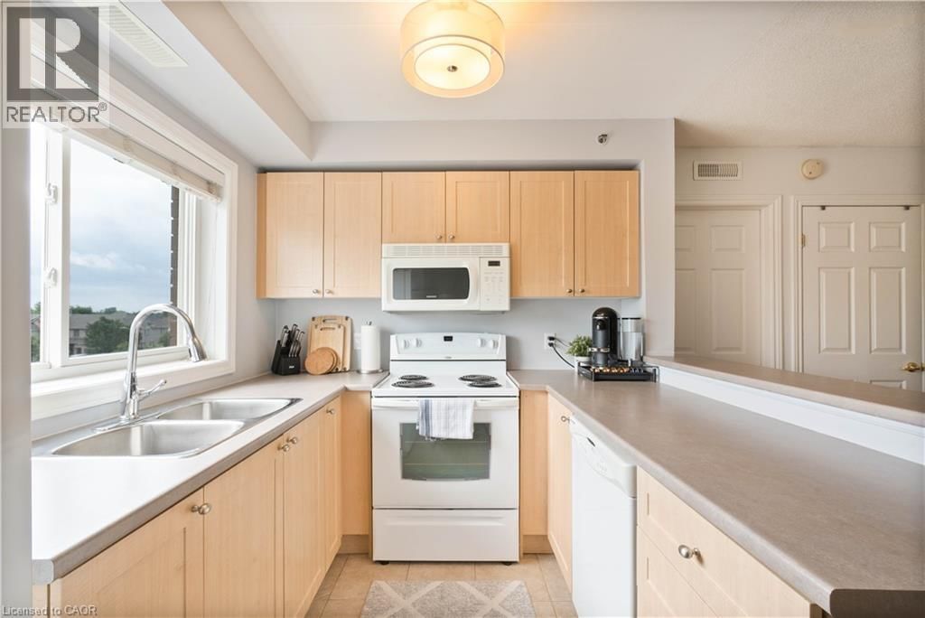 304 - 4450 FAIRVIEW STREET Image 11