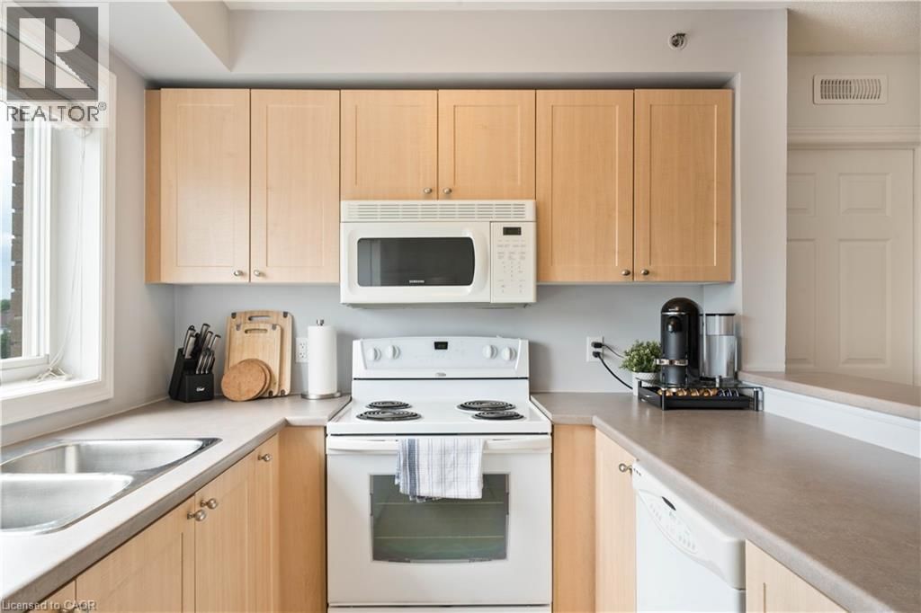 304 - 4450 FAIRVIEW STREET Image 12