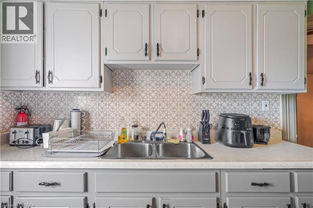 10 HENRIETTA STREET Image 10