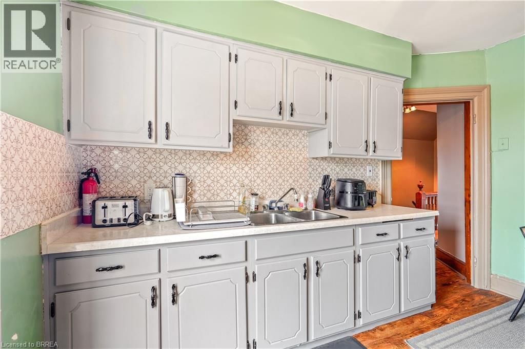 10 HENRIETTA STREET Image 9