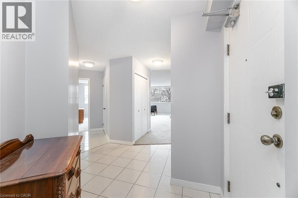 201 - 166 MOUNTAIN PARK AVENUE Image 3