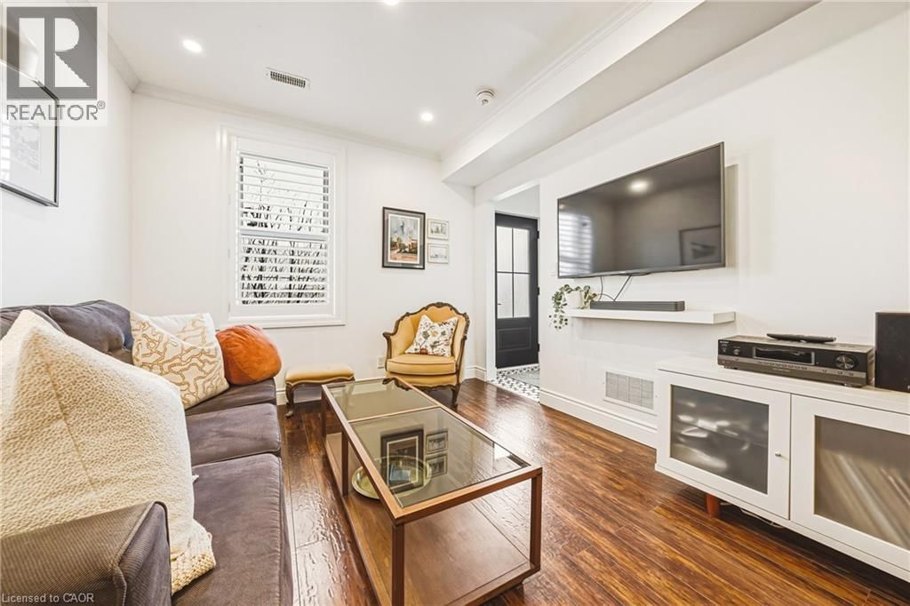 153 ELGIN STREET Image 4