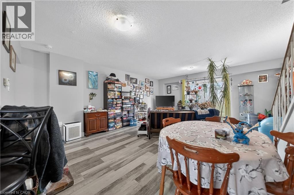 10 - 144 JANSEN AVENUE Image 10