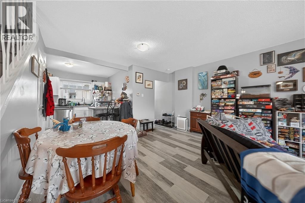 10 - 144 JANSEN AVENUE Image 11