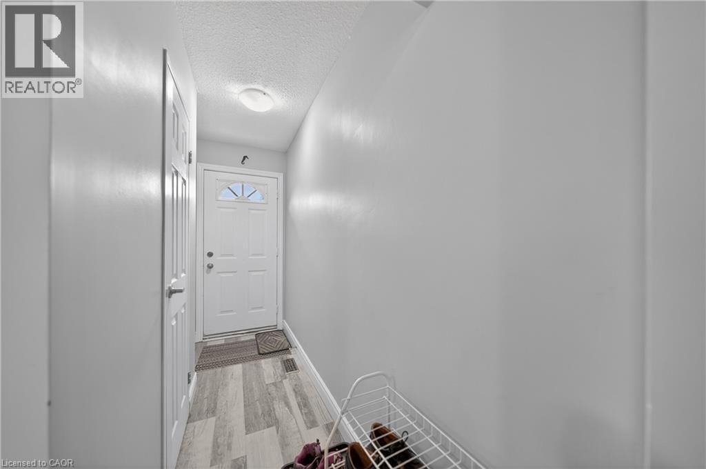 10 - 144 JANSEN AVENUE Image 4