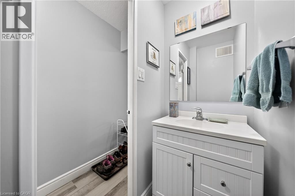 10 - 144 JANSEN AVENUE Image 5