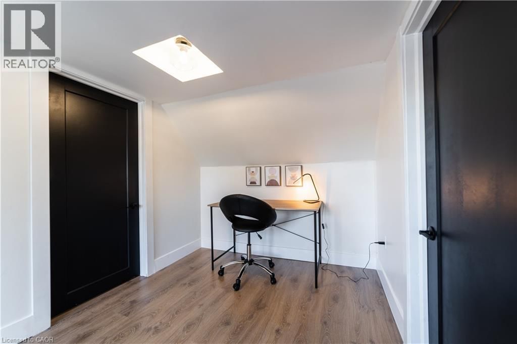 19 CENTURY STREET Image 18