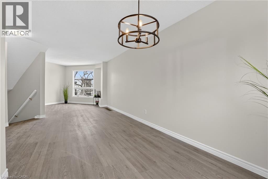 66 - 60 ELMSDALE DRIVE Image 12