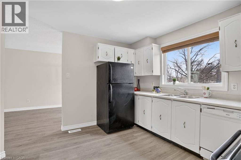 66 - 60 ELMSDALE DRIVE Image 15