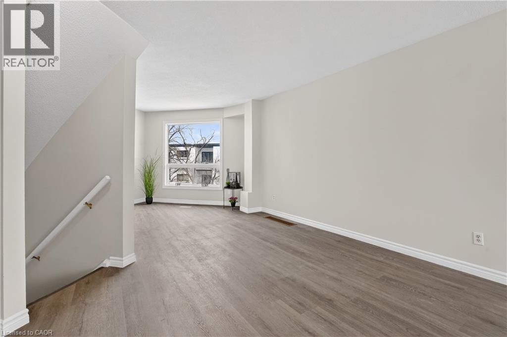 66 - 60 ELMSDALE DRIVE Image 6