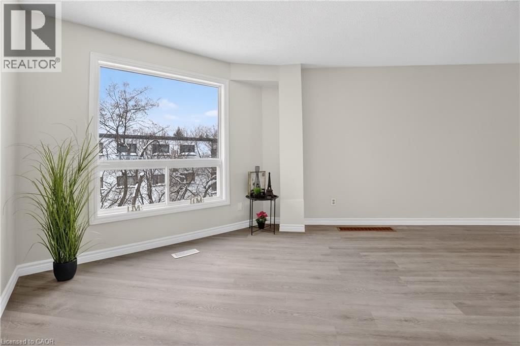 66 - 60 ELMSDALE DRIVE Image 9