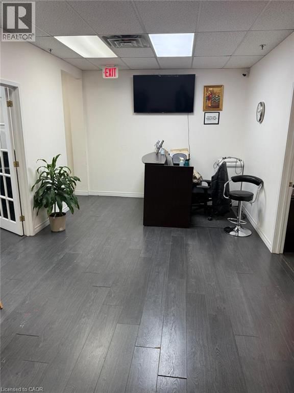 223 Room 2 - 350 RUTHERFORD ROAD SOUTH Image 4