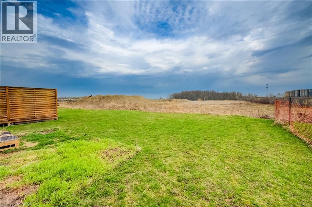 1360 CAEN AVENUE Image 32