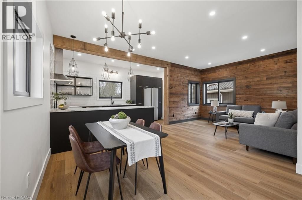 215 WINSTANLEY STREET Image 1