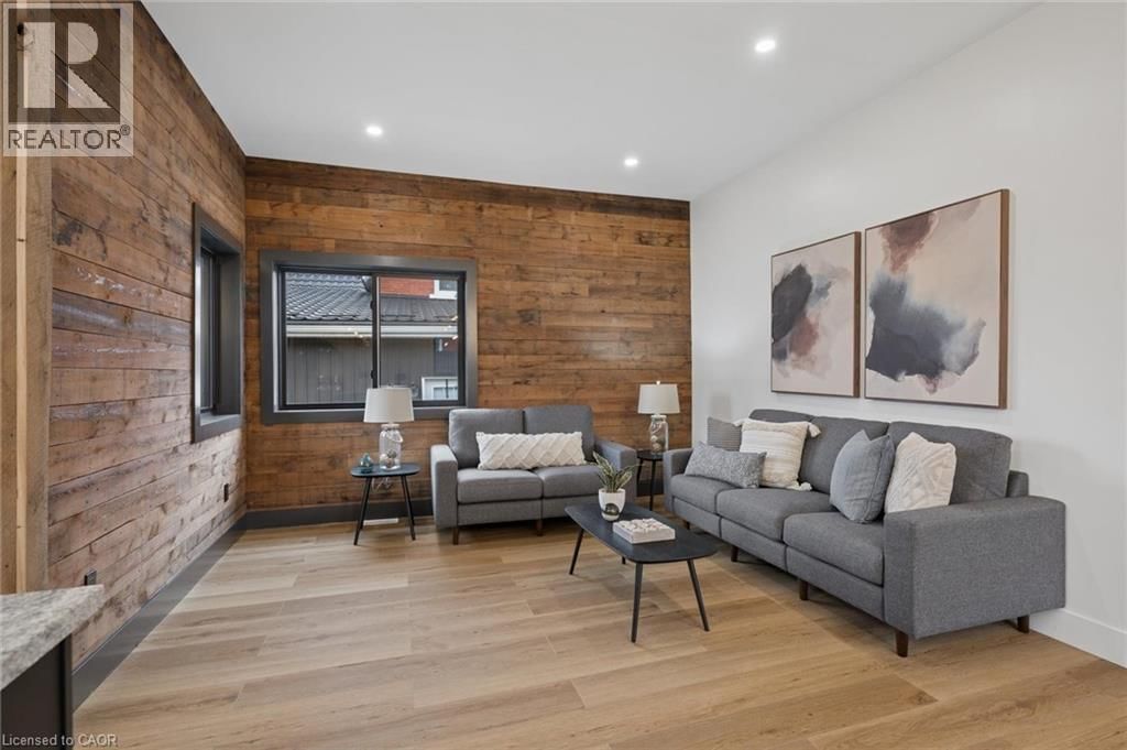 215 WINSTANLEY STREET Image 11