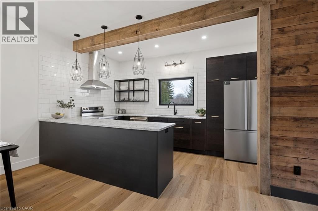 215 WINSTANLEY STREET Image 13