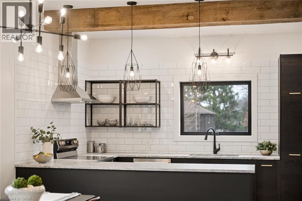 215 WINSTANLEY STREET Image 14