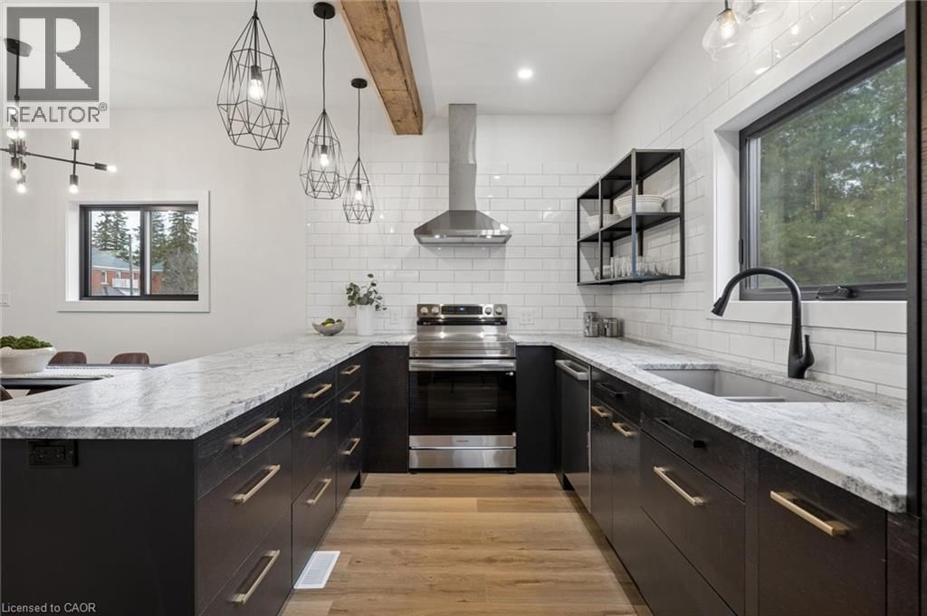 215 WINSTANLEY STREET Image 15