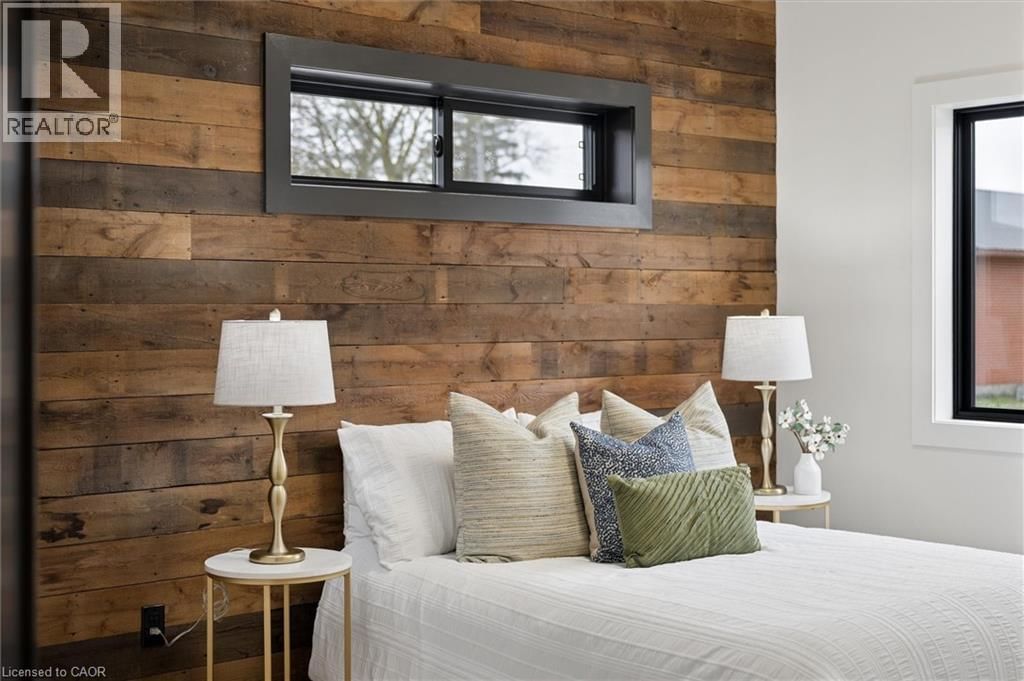 215 WINSTANLEY STREET Image 22