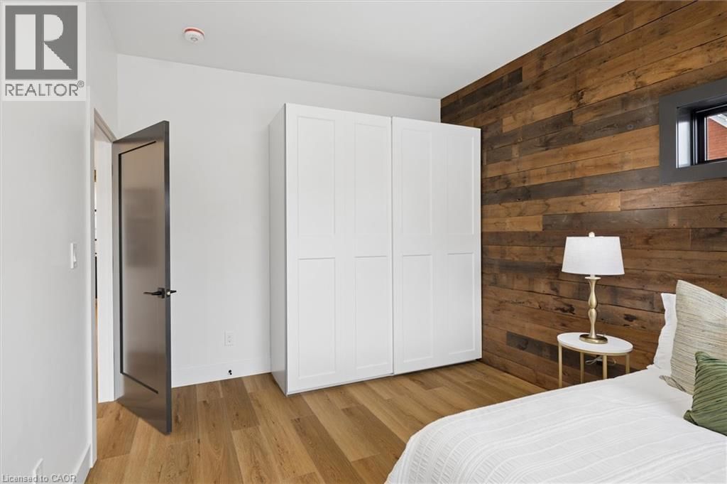 215 WINSTANLEY STREET Image 23