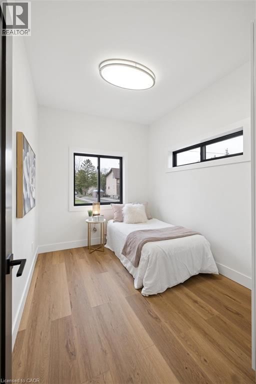 215 WINSTANLEY STREET Image 24