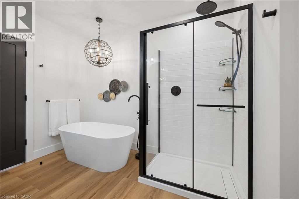 215 WINSTANLEY STREET Image 27