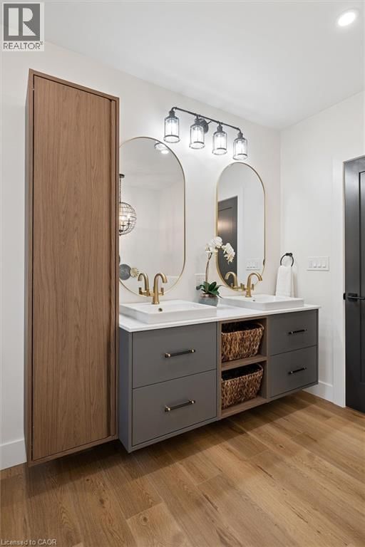 215 WINSTANLEY STREET Image 29