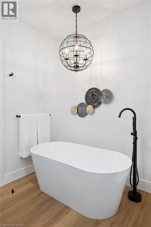 215 WINSTANLEY STREET Image 30