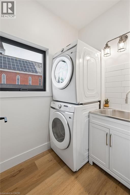 215 WINSTANLEY STREET Image 31