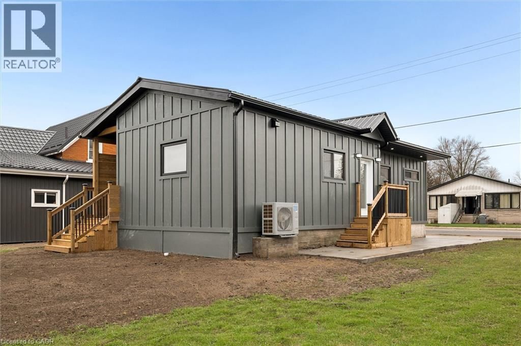 215 WINSTANLEY STREET Image 32