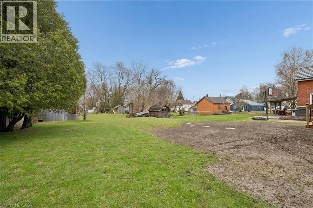 215 WINSTANLEY STREET Image 33