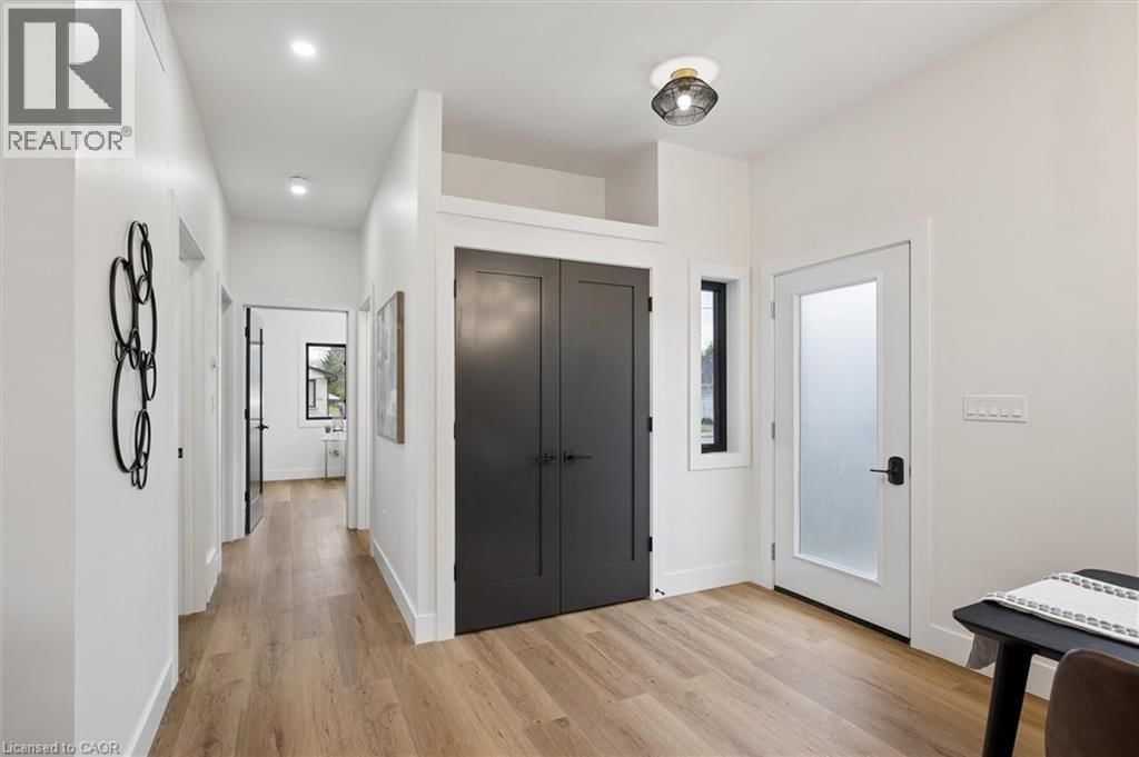 215 WINSTANLEY STREET Image 5