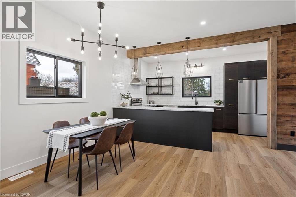 215 WINSTANLEY STREET Image 8