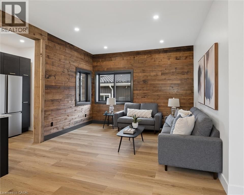 215 WINSTANLEY STREET Image 9