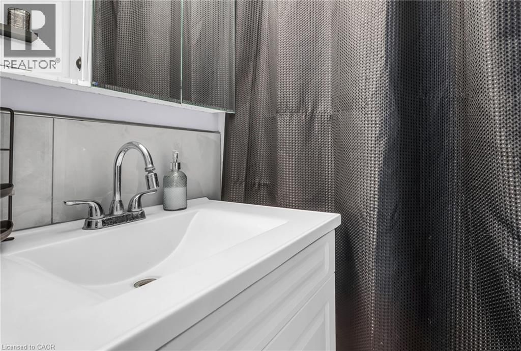 26 STAFFORD STREET Image 14