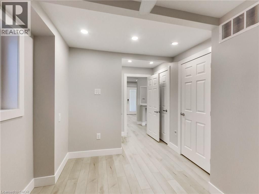 229 PARKDALE AVENUE NORTH Image 28