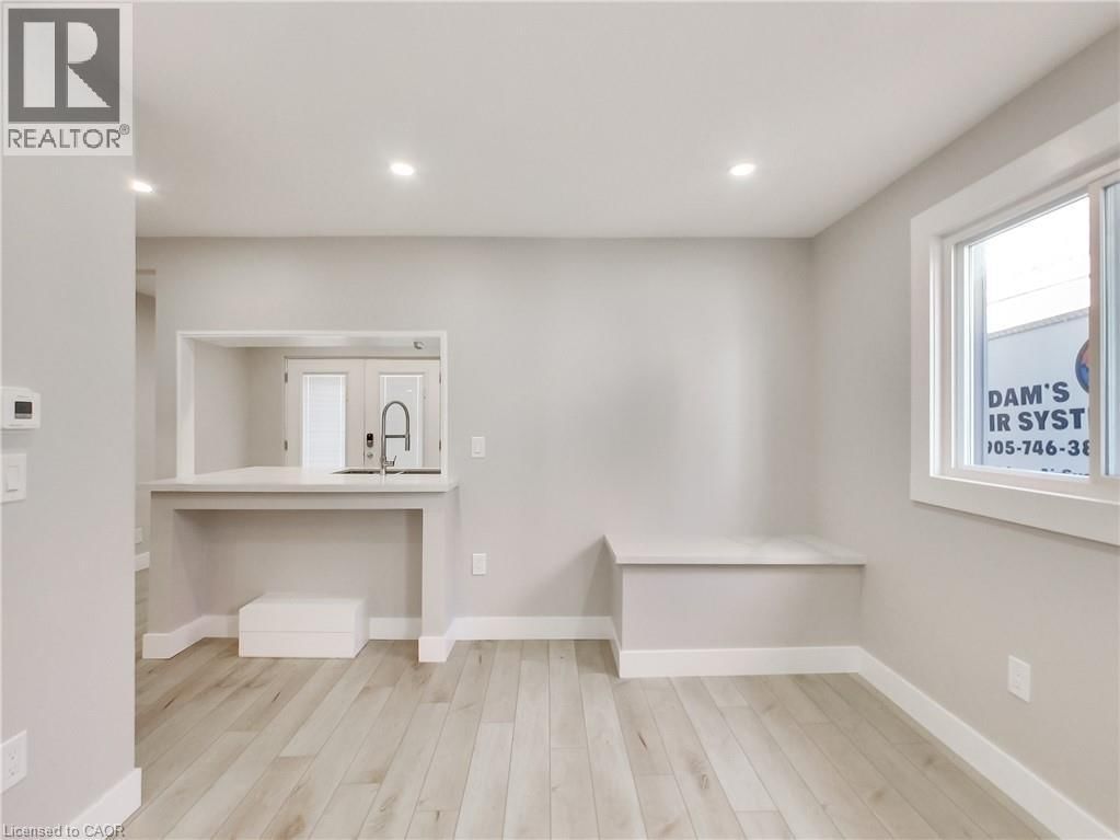 229 PARKDALE AVENUE NORTH Image 32