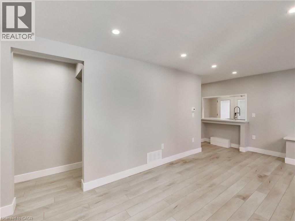 229 PARKDALE AVENUE NORTH Image 33